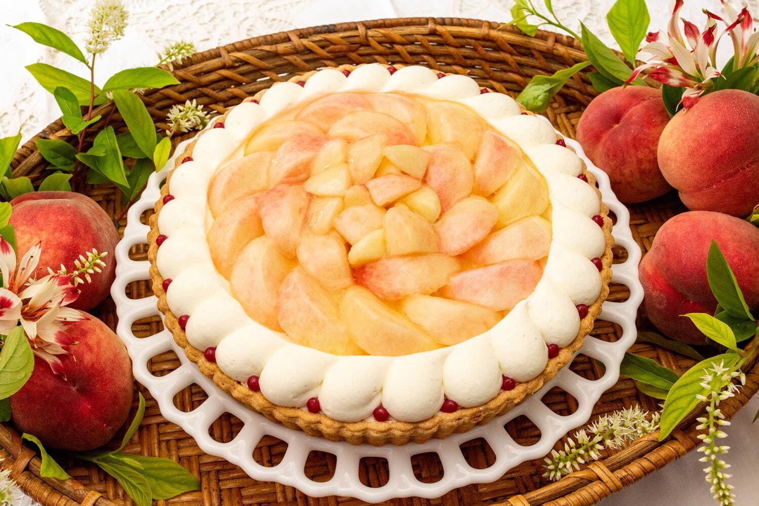 「桃のショートケーキタルト～バニラ風味～」ピース 950円、ホール(25cm) 9,504円