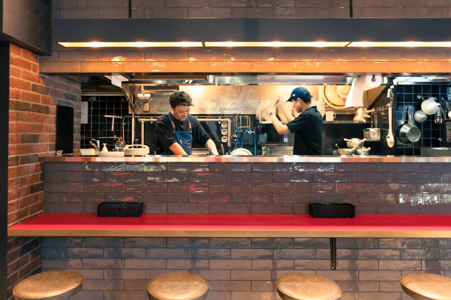 ラーメンの新店「ラーメン デニーロ」新宿に、名作『タクシードライバー』着想の“過激な”担々麺など｜写真12
