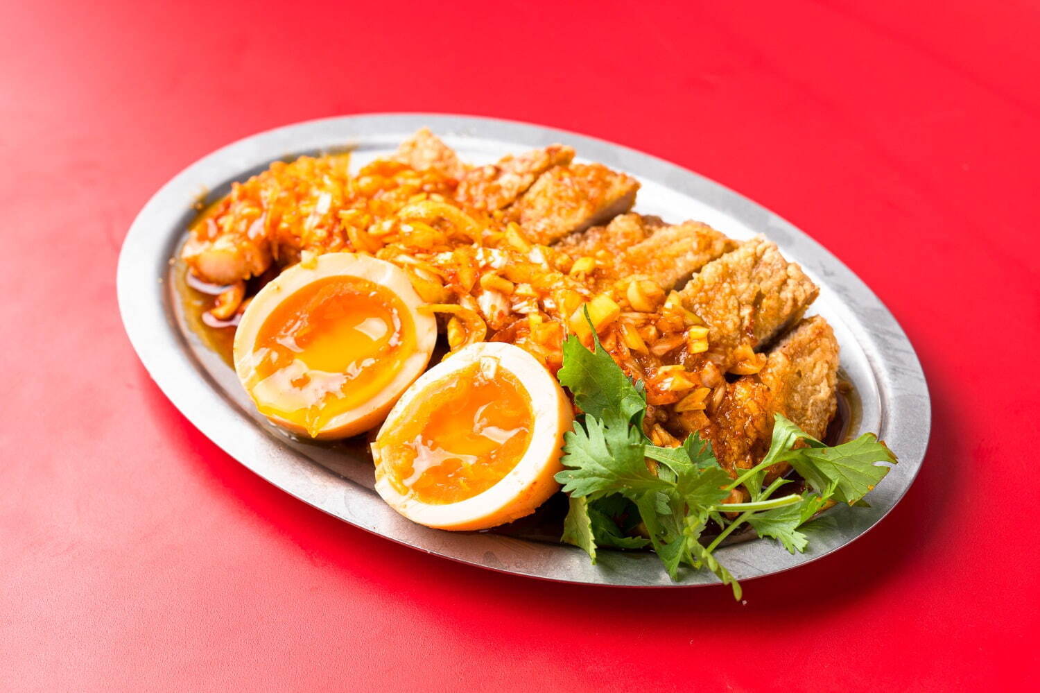 ラーメンの新店「ラーメン デニーロ」新宿に、名作『タクシードライバー』着想の“過激な”担々麺など｜写真8