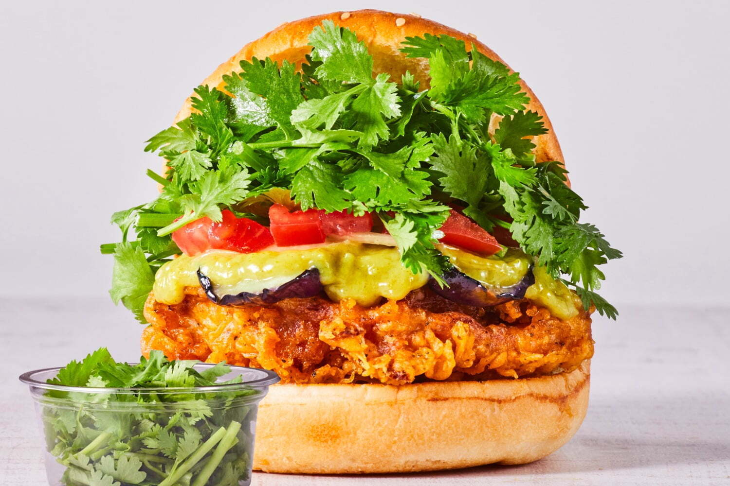 カレー｜フレッシュネスバーガー“パクチー6倍”の限定ハンバーガー、トムヤムクン味＆グリーンカレー味