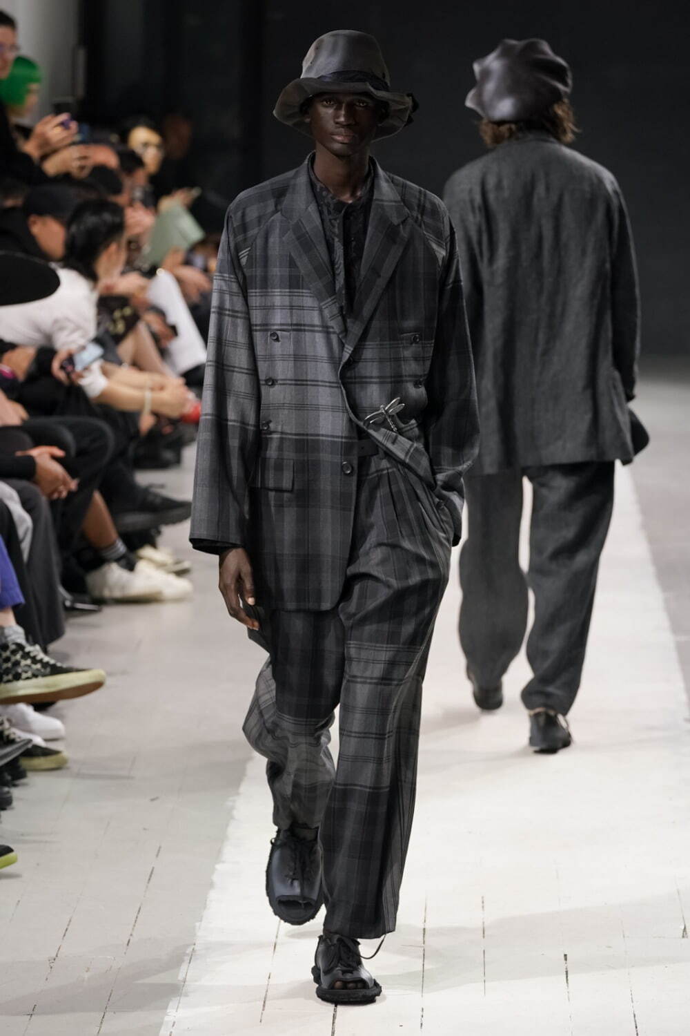 ヨウジヤマモト(Yohji Yamamoto) 2024年春夏メンズコレクション ヨウジヤマモト(Yohji Yamamoto) 2024年春夏メンズコレクション