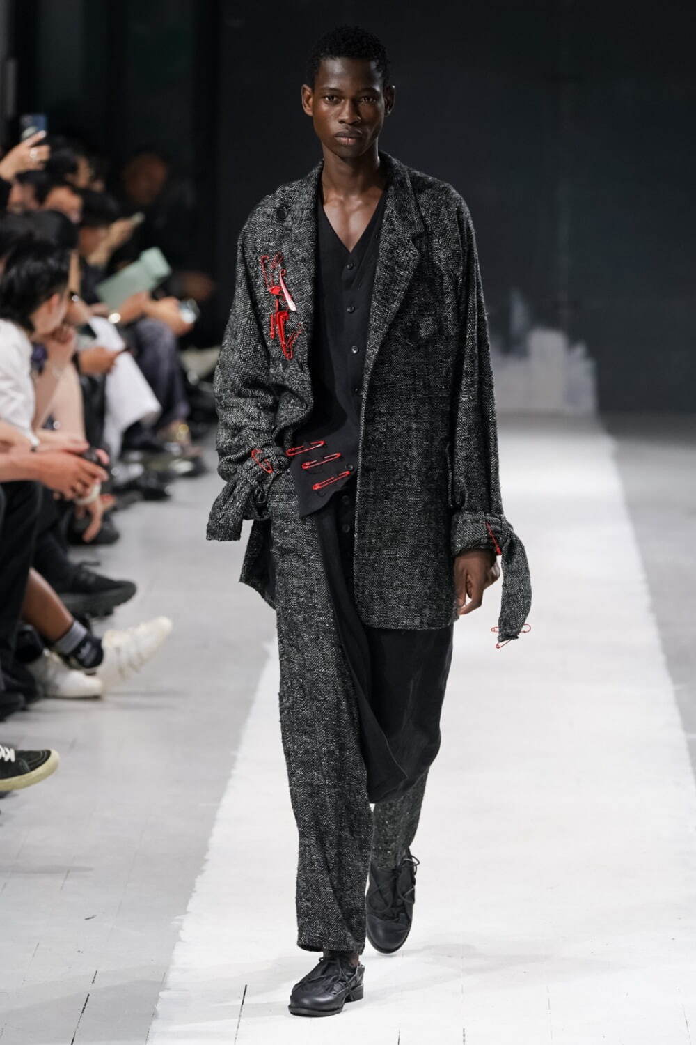 ヨウジヤマモト(Yohji Yamamoto) 2024年春夏メンズコレクション シルエット - 写真32