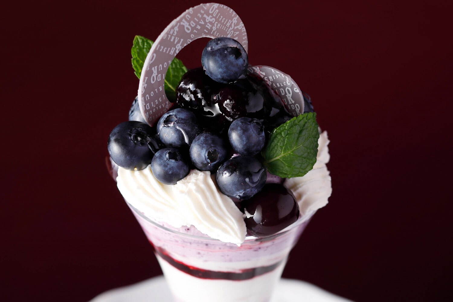 資生堂パーラー 銀座本店「真夏のパフェフェア」大粒ブルーベリーやとろける桃、完熟マンゴーの限定パフェ