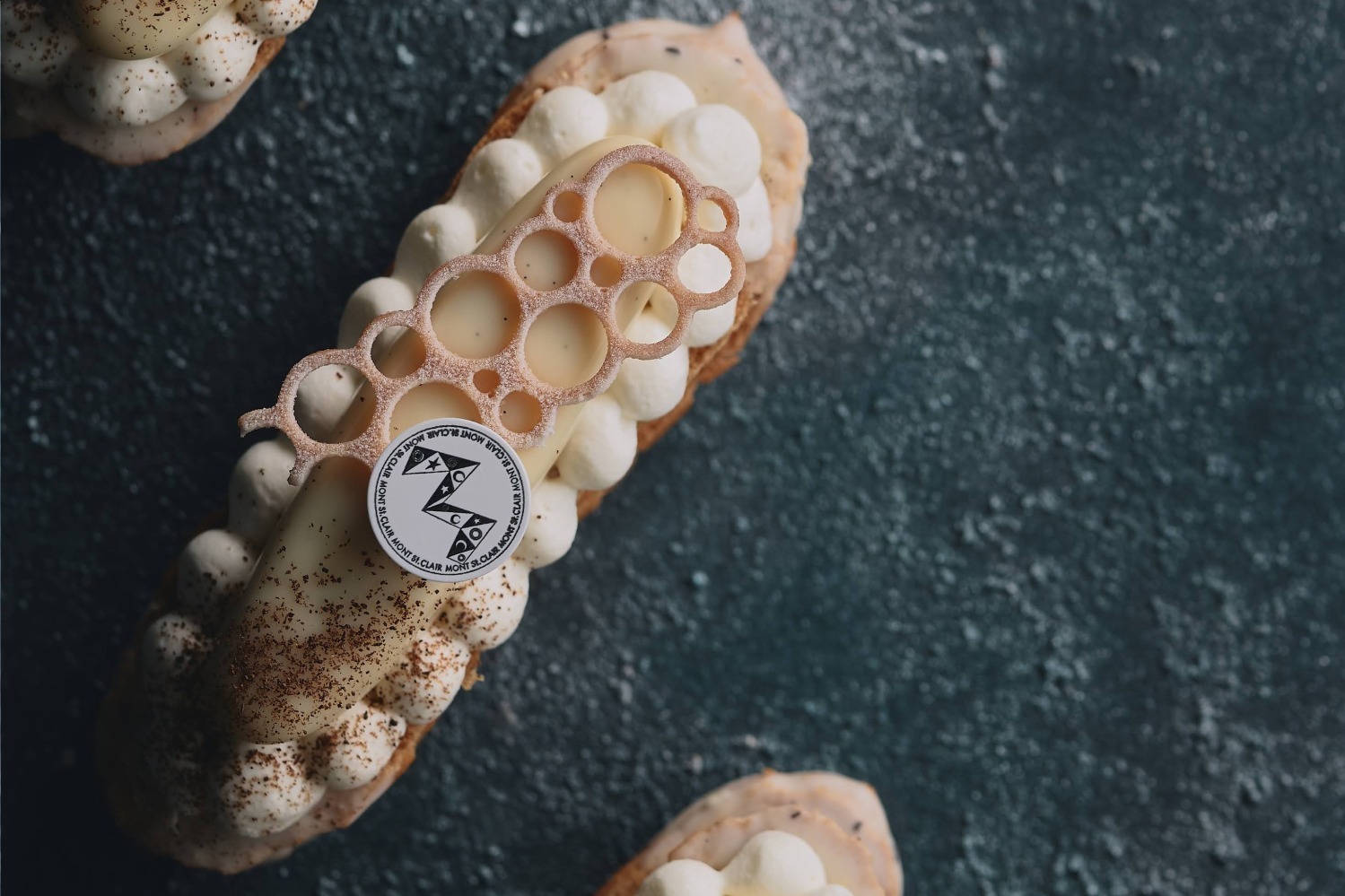 ブルーベリー｜自由が丘・モンサンクレール夏限定エクレア、高級バニラムース×ブルーベリー×カスタードなど8層で