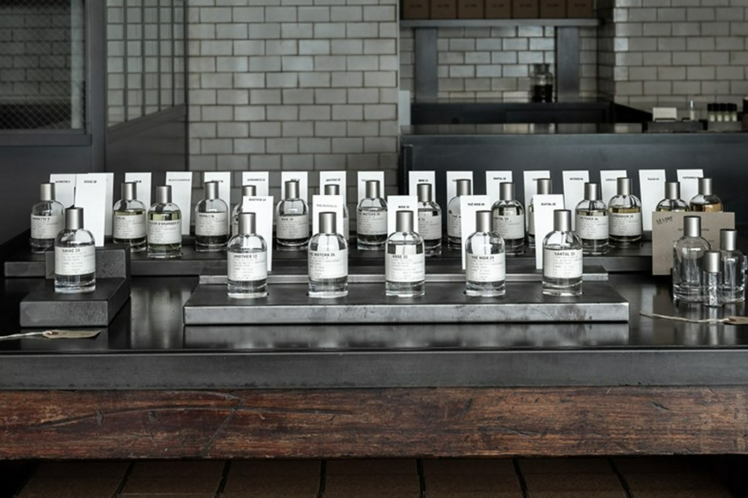 ラボ併設「ル ラボ」新店が下北沢に、“その場で調合する”パフューム＆ミニ香水5本入り限定セット