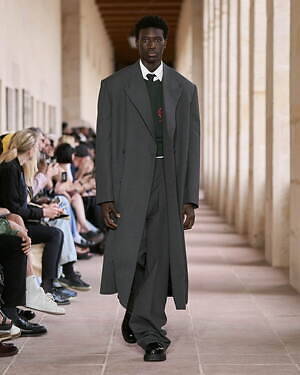 ジバンシィ 2024年初夏メンズコレクション - 崩されゆく制服｜写真8