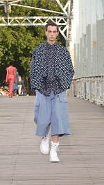 ケンゾー 2024年春夏コレクション - 橋の上に交わる東洋と西洋｜写真12