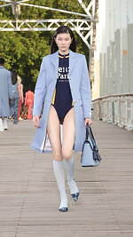 ケンゾー 2024年春夏コレクション - 橋の上に交わる東洋と西洋｜写真13