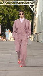 ケンゾー 2024年春夏コレクション - 橋の上に交わる東洋と西洋｜写真25