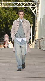 ケンゾー 2024年春夏コレクション - 橋の上に交わる東洋と西洋｜写真27