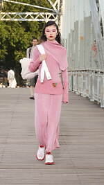 ケンゾー 2024年春夏コレクション - 橋の上に交わる東洋と西洋｜写真37