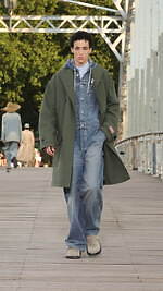 ケンゾー 2024年春夏コレクション - 橋の上に交わる東洋と西洋｜写真43