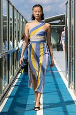 コシェ 2024年春夏コレクション - ストリートとクチュールを繋ぐ架け橋、繊細さと脆弱性の共存｜写真28