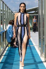 コシェ 2024年春夏コレクション - ストリートとクチュールを繋ぐ架け橋、繊細さと脆弱性の共存｜写真29