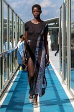 コシェ 2024年春夏コレクション - ストリートとクチュールを繋ぐ架け橋、繊細さと脆弱性の共存｜写真35