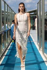 コシェ 2024年春夏コレクション - ストリートとクチュールを繋ぐ架け橋、繊細さと脆弱性の共存｜写真37