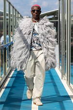 コシェ 2024年春夏コレクション - ストリートとクチュールを繋ぐ架け橋、繊細さと脆弱性の共存｜写真38