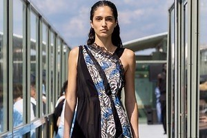 コシェ 2024年春夏コレクション - ストリートとクチュールを繋ぐ架け橋、繊細さと脆弱性の共存