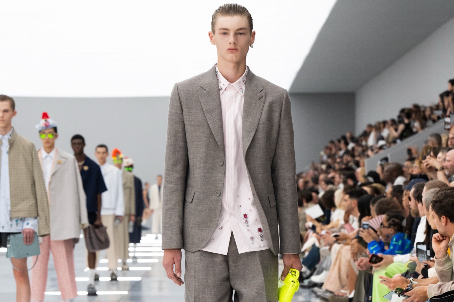 ディオール 2024年夏メンズコレクション - 洗練と華やぎの協和音