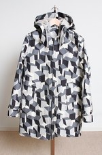 ハンコックから、雨の日もポップ＆スタイリッシュに過ごせるコートが登場｜写真2