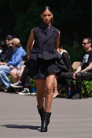 ★専用★sacai 2024SS アシンメトリーシャツ　ホワイト　サイズ1 sacai(サカイ) オーバーサイズシャツ 23-06627 ホワイト サイズ