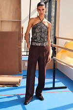 トリー バーチ 2024年リゾートコレクション - コンクリートジャングルに吹く気まぐれな風｜写真12