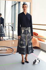 トリー バーチ 2024年リゾートコレクション - コンクリートジャングルに吹く気まぐれな風｜写真14