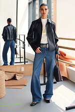 トリー バーチ 2024年リゾートコレクション - コンクリートジャングルに吹く気まぐれな風｜写真20