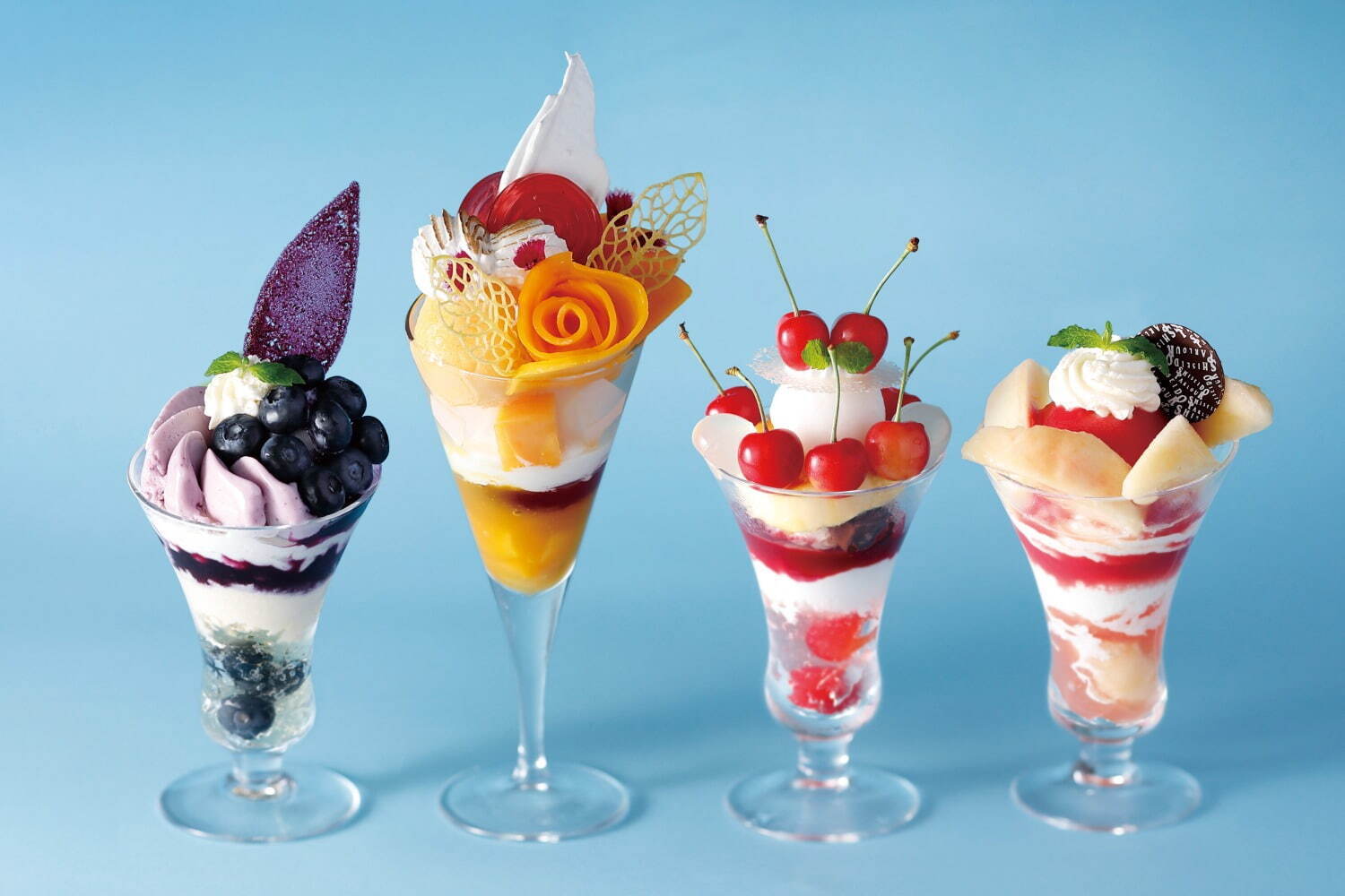 ブルーベリー｜資生堂パーラー サロン・ド・カフェ ラゾーナ川崎店の夏パフェ、“完熟マンゴー”や“あら川の桃”を使用