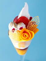 資生堂パーラー サロン・ド・カフェ ラゾーナ川崎店の夏パフェ、“完熟マンゴー”や“あら川の桃”を使用｜写真5