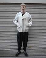 アトウ 青山本店2023年春夏セール、“ダブルジップ”のMA-1やデニムジャケットなど｜写真4