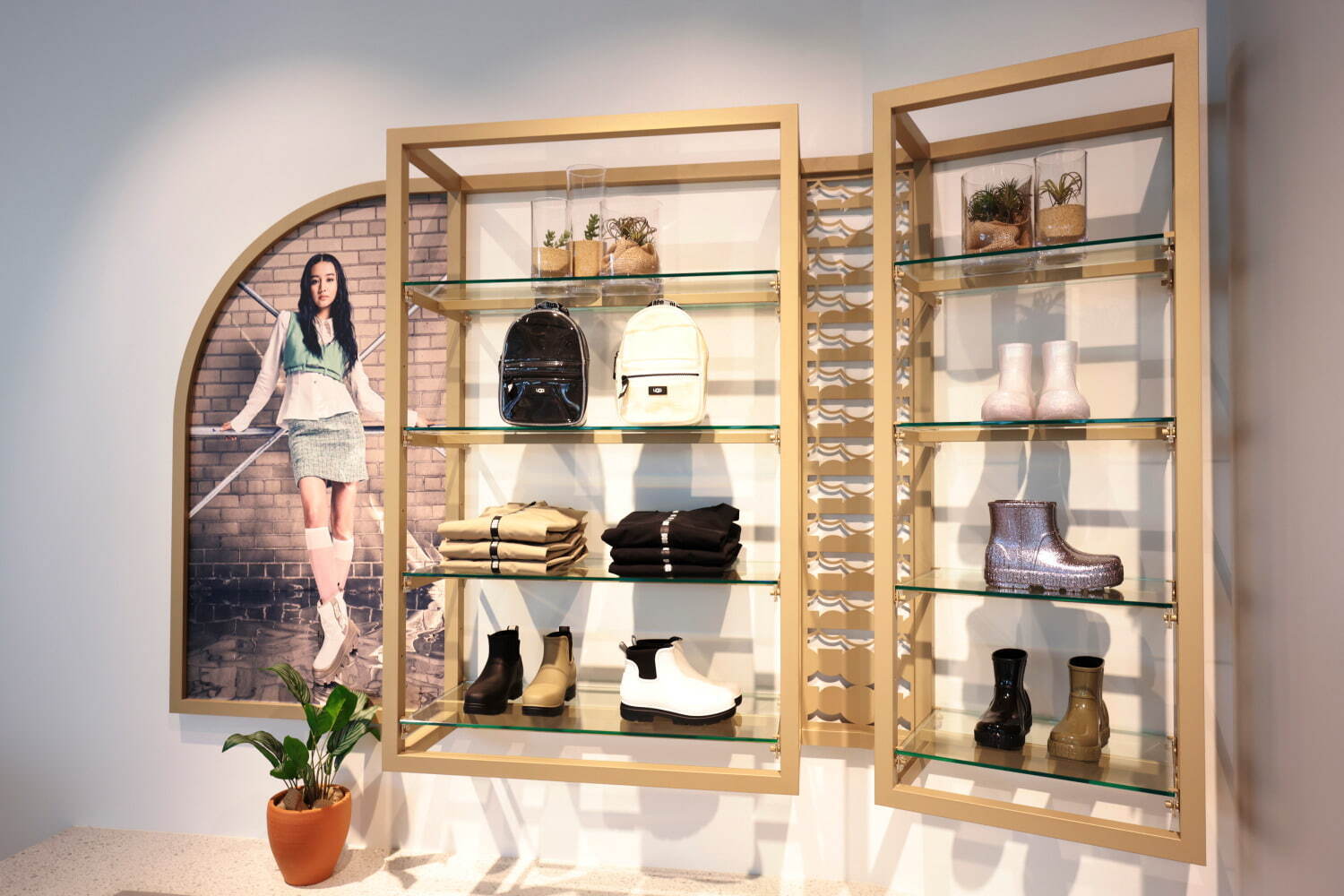 UGG“アジア初”の旗艦店が東京・原宿に、全2フロア構成＆限定アイテムや先行販売も｜写真12