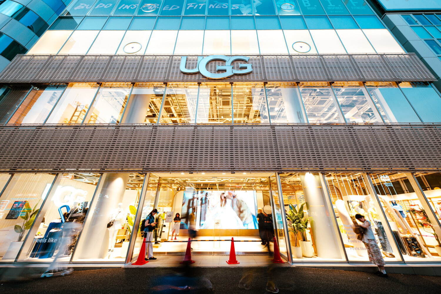 UGG“アジア初”の旗艦店が東京・原宿に、全2フロア構成＆限定アイテムや先行販売も｜写真1