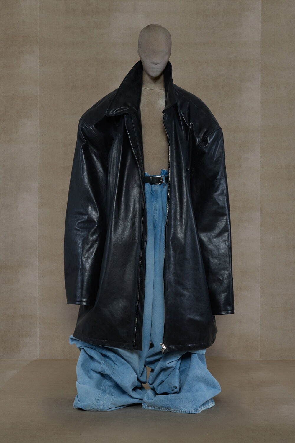 ヴェトモン 2024年春夏｜ ステンカラーコート