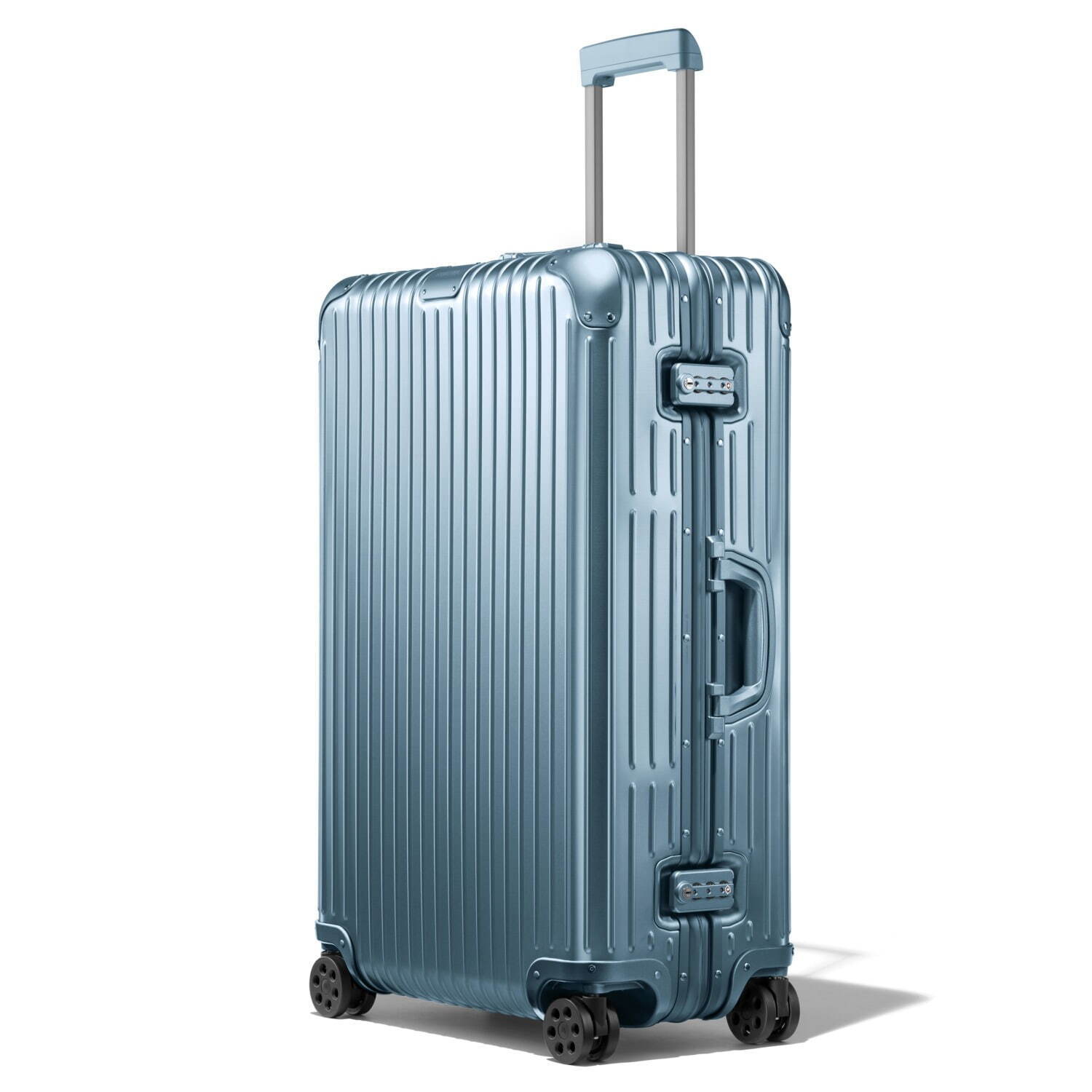 リモワ“北極海”着想ブルーの新色スーツケース「アークティック」軽量