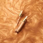 グッチ23年夏コスメ、“オパールのような輝き×スキンケア”叶える初のリキッドハイライター｜写真2