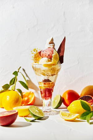 ショコラティエ パレ ド オール“柑橘×チョコレート”の夏パフェ、レモン＆レアチーズの爽やかな味わい｜写真2