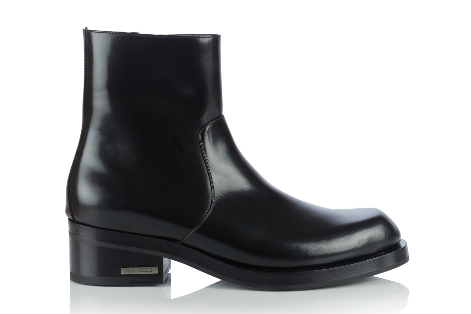 ジミー チュウ23年秋の新作メンズシューズ、ダイヤモンドスタッズを飾ったモカシンやスニーカー