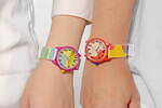 鈴木マサル手掛けるカラフル腕時計“花＆ヘビ”モチーフのペアウオッチ、Q&Q スマイルソーラーとコラボ｜写真1