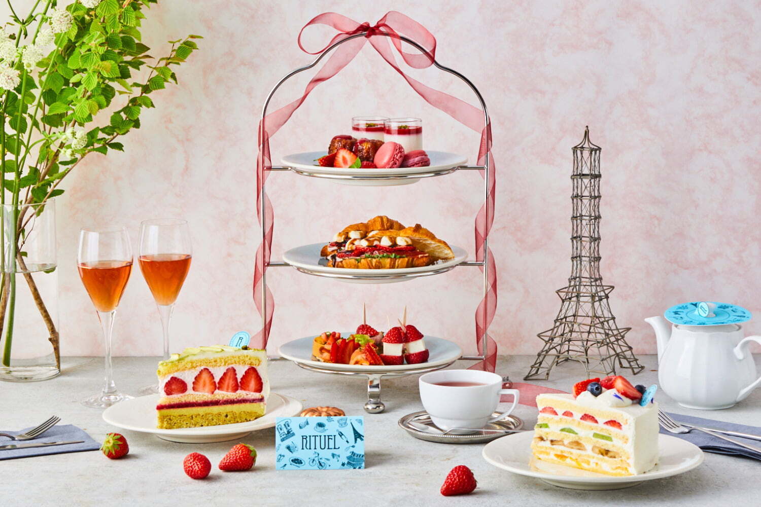 ルミネ｜リチュエル カフェの7月限定「夏秋苺」アフタヌーンティー、“苺尽くし”のスイーツ＆選べるケーキ