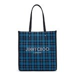 ジミー チュウの新作メンズバッグ、タータンチェック×スタッズロゴのトートバッグなど｜写真1