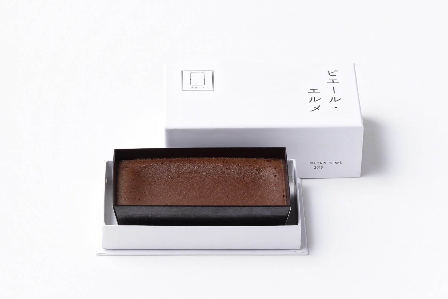 Made in ピエール・エルメ(Made in PIERRE HERMÉ) チョコレートケーキ｜写真1