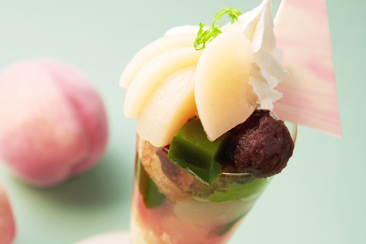 パフェ｜京都・伊藤久右衛門の夏限定スイーツ、“桃×和素材”の抹茶パフェ＆宇治抹茶と桃のムース