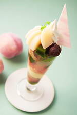 京都・伊藤久右衛門の夏限定スイーツ、“桃×和素材”の抹茶パフェ＆宇治抹茶と桃のムース｜写真1