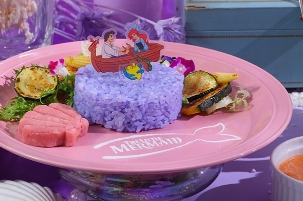 カレー｜ディズニー映画『リトル・マーメイド』のカフェが東京・大阪・名古屋に、アリエルのメニュー＆グッズ