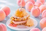ピーチ・ジョン×キンプトン新宿東京、“丸ごとピーチ×さくさくワッフル生地”の限定クロッフル
