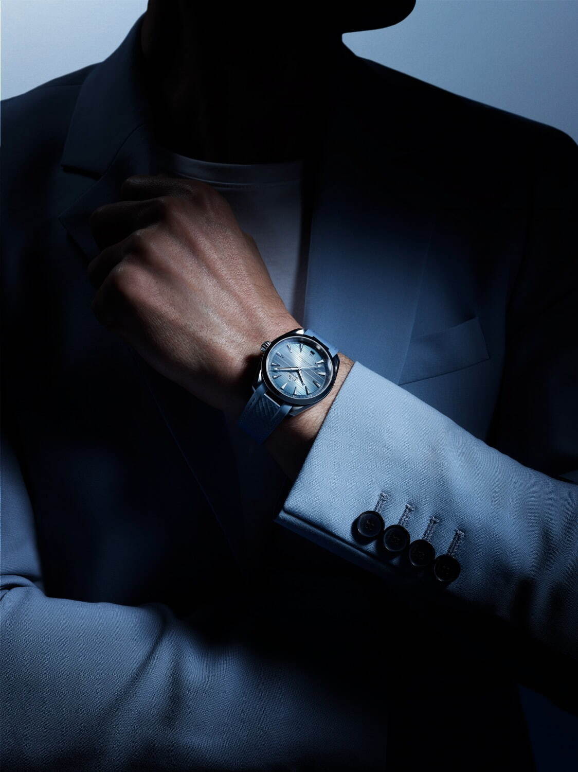 オメガの腕時計「シーマスター」新色、“サマーブルー”ダイアルの