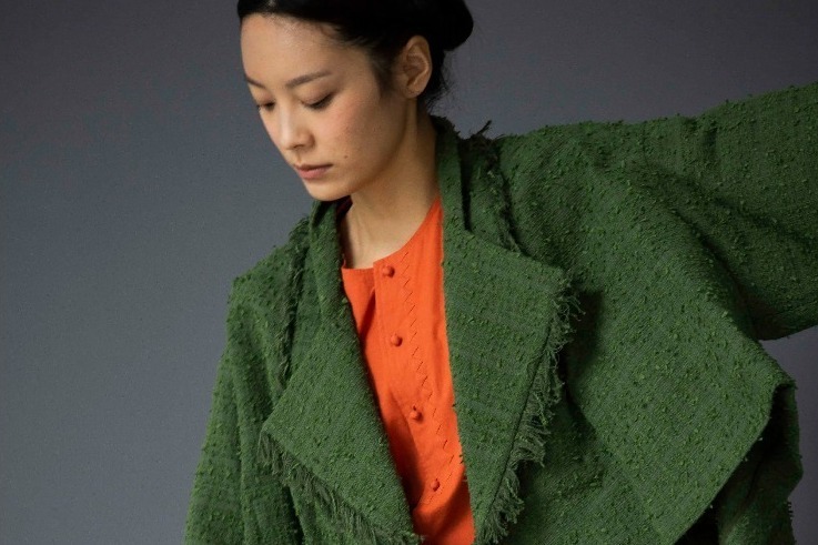 HaaT新作ウェア、“2種類のフリンジ”を効かせたジャケット＆刺繍ステッチ入りポンチョなど