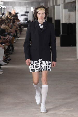 ウォルター ヴァン ベイレンドンク(Walter Van Beirendonck) 2024年春夏メンズコレクション  - 写真35