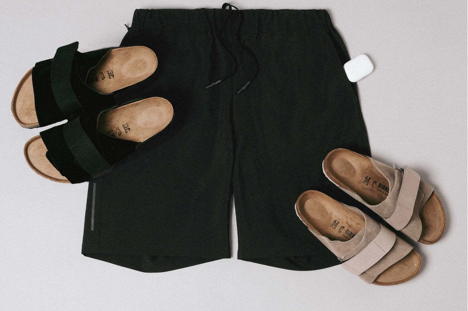 ミタスニーカーズ×ユナイテッド アローズ＆サンズ、“Dカン付き”の上品パンツ＆ショーツ